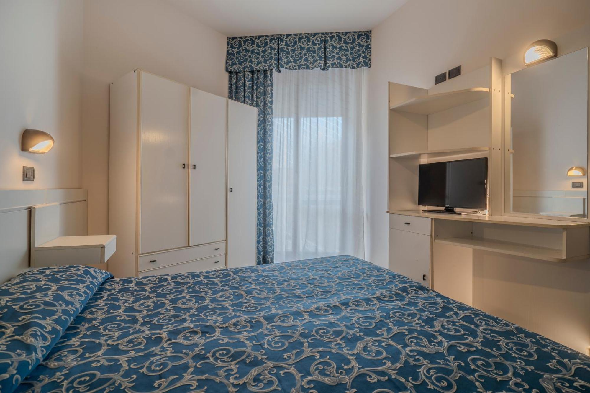 Hotel 2000 Rimini Buitenkant foto