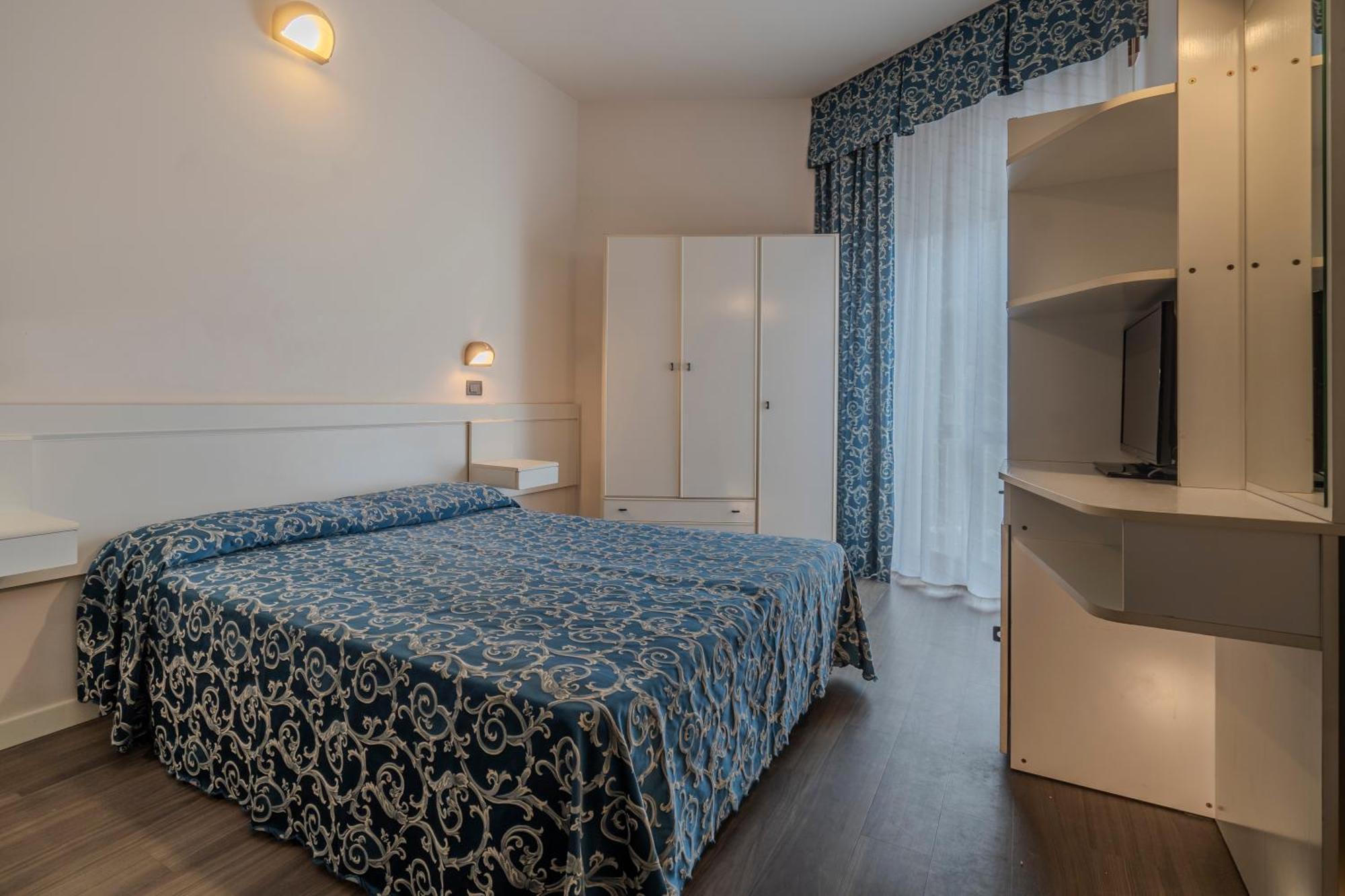 Hotel 2000 Rimini Buitenkant foto