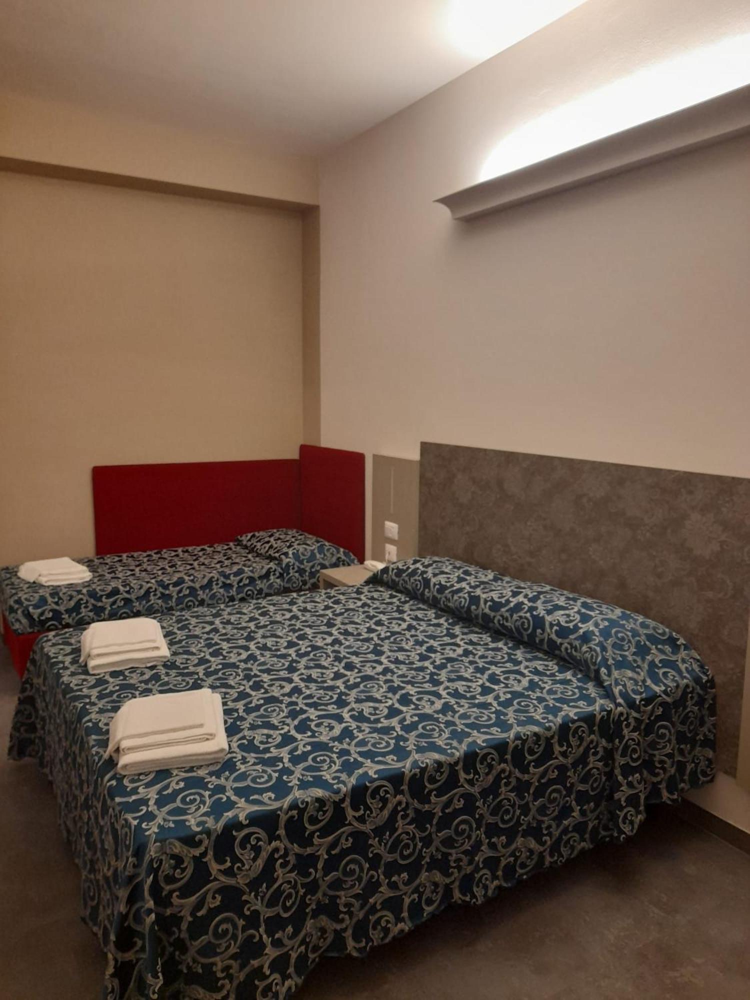 Hotel 2000 Rimini Buitenkant foto